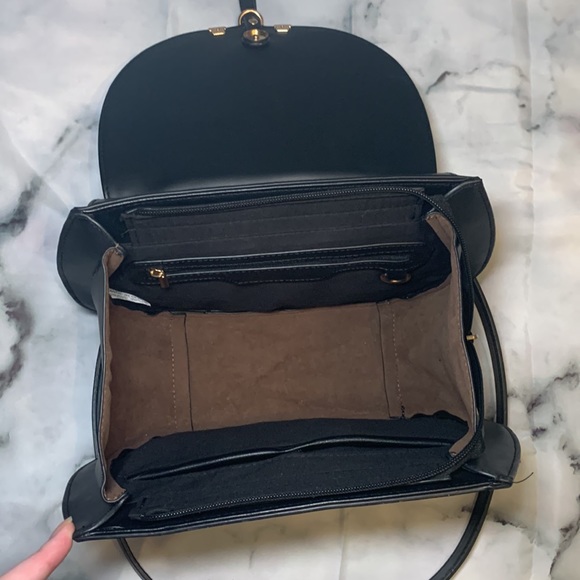π Black Saddle Crossbody - Picture 6 of 15